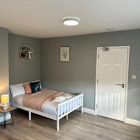 Cosy En-Suite Double Room1 Heathrow Accommodation Northolt  Exteriör bild