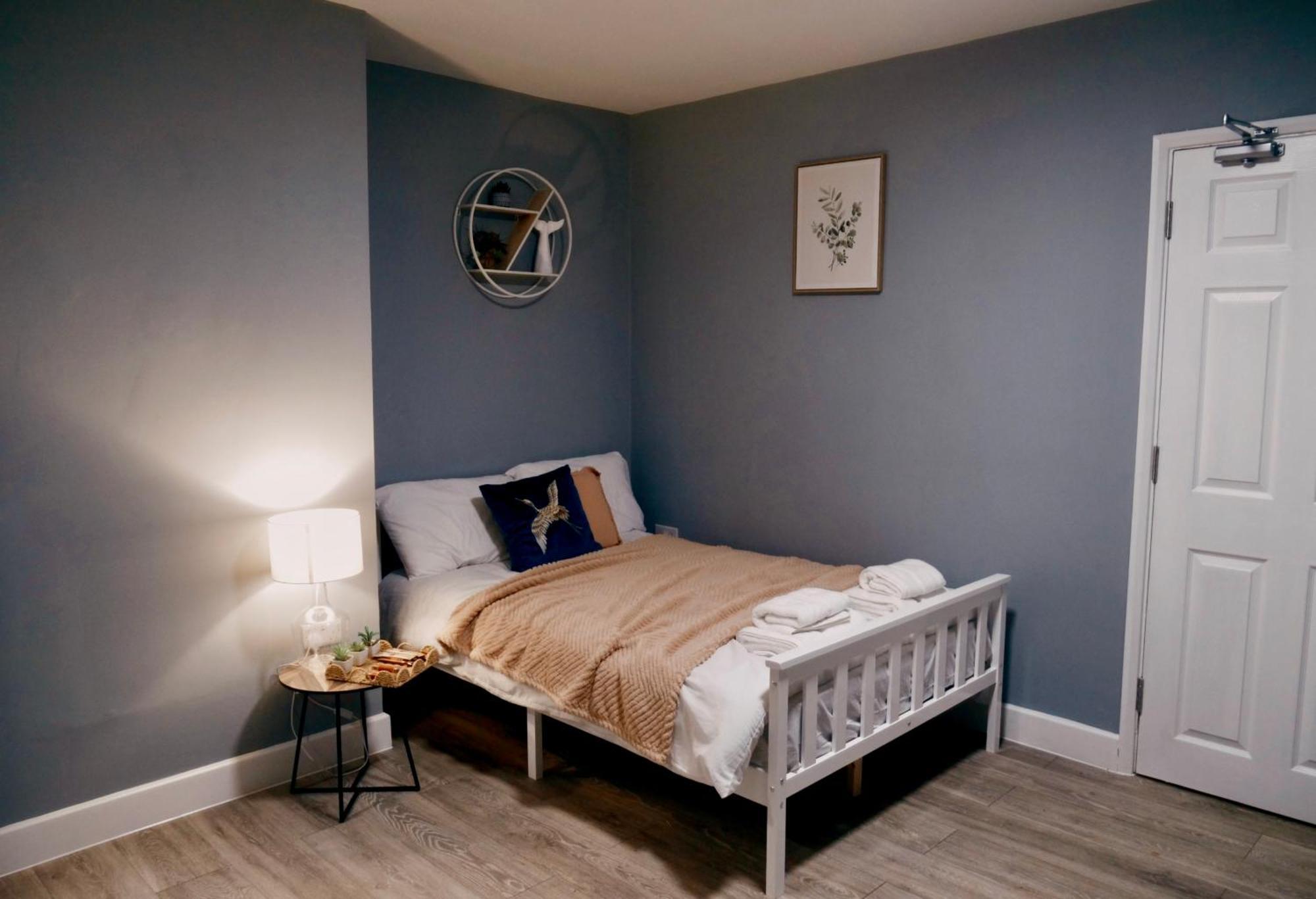 Cosy En-Suite Double Room1 Heathrow Accommodation Northolt  Exteriör bild