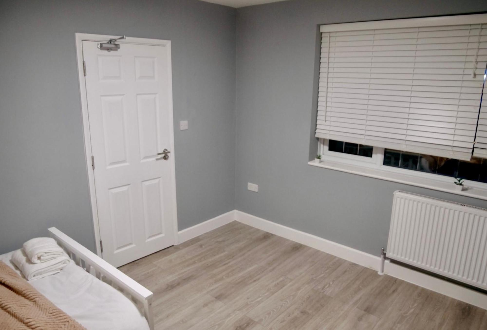 Cosy En-Suite Double Room1 Heathrow Accommodation Northolt  Exteriör bild