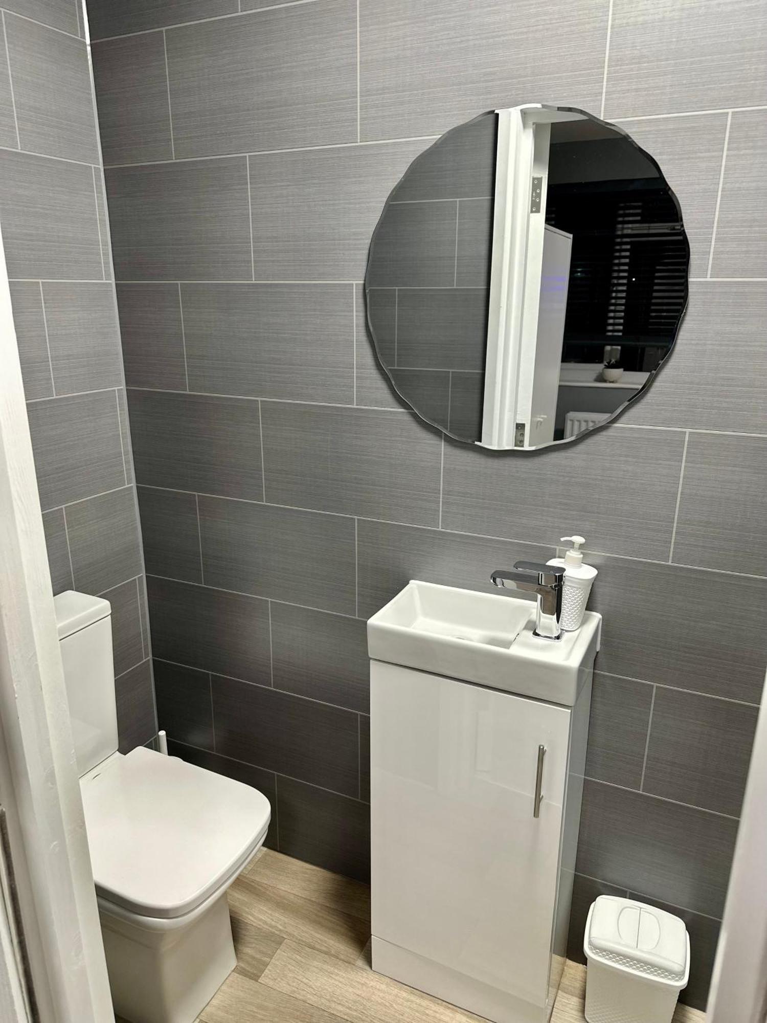Cosy En-Suite Double Room1 Heathrow Accommodation Northolt  Exteriör bild