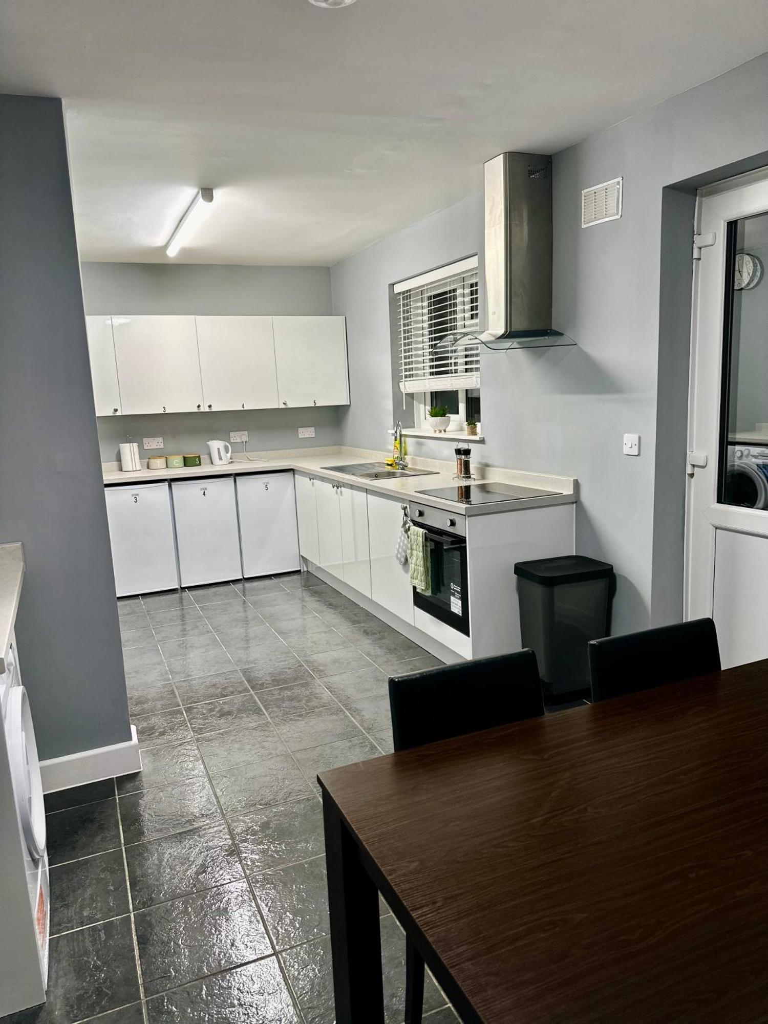 Cosy En-Suite Double Room1 Heathrow Accommodation Northolt  Exteriör bild