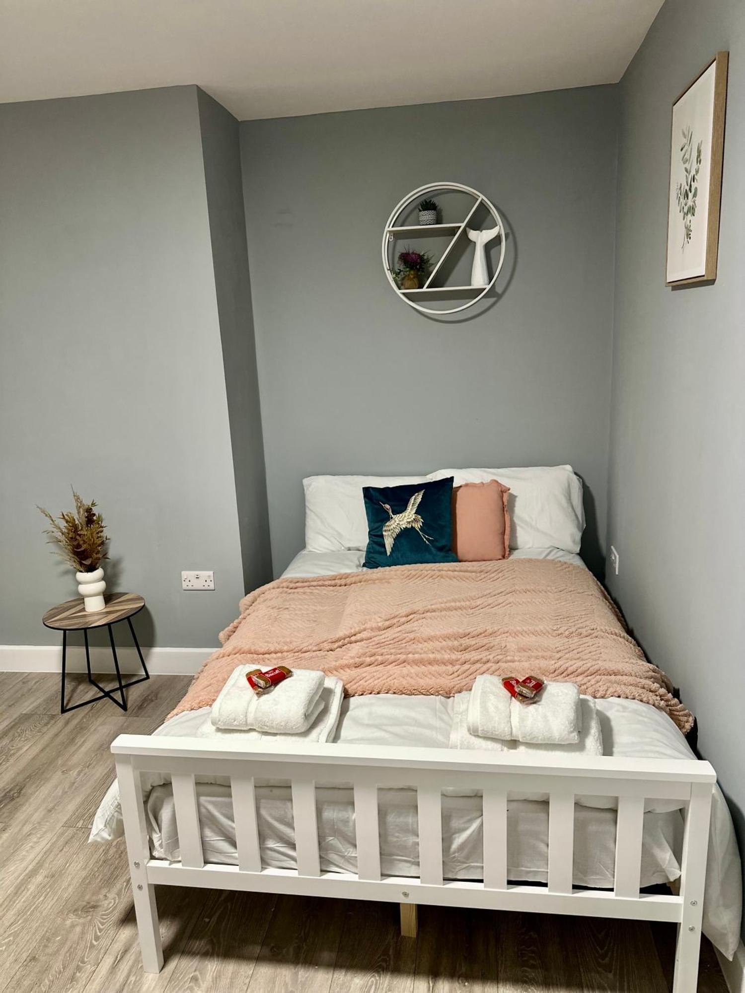Cosy En-Suite Double Room1 Heathrow Accommodation Northolt  Exteriör bild