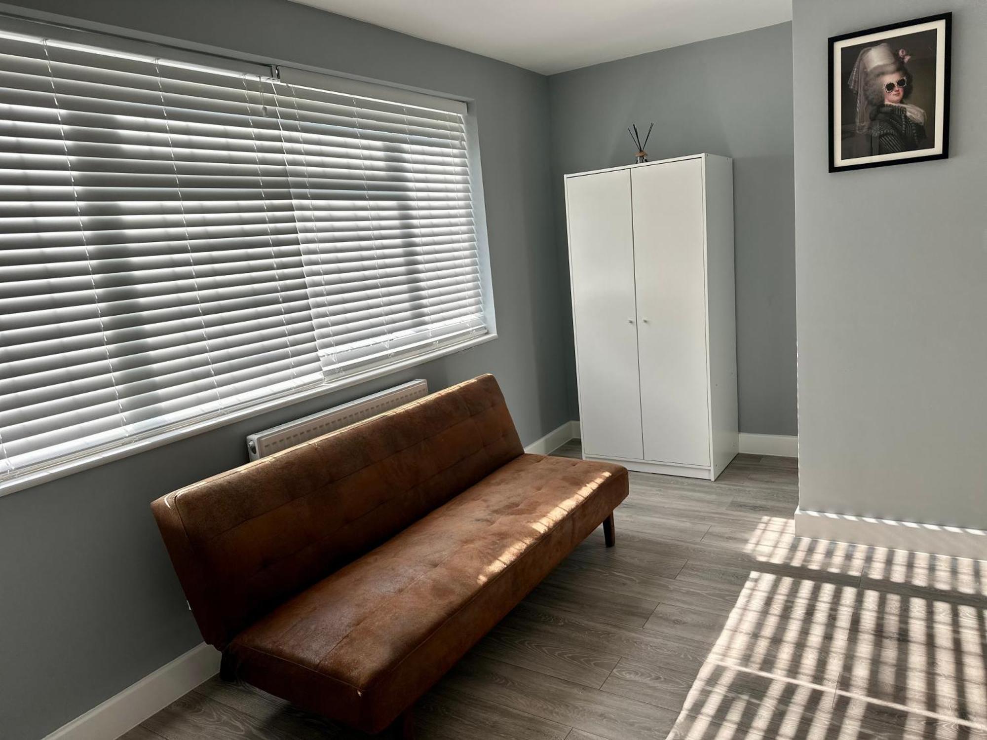 Cosy En-Suite Double Room1 Heathrow Accommodation Northolt  Exteriör bild