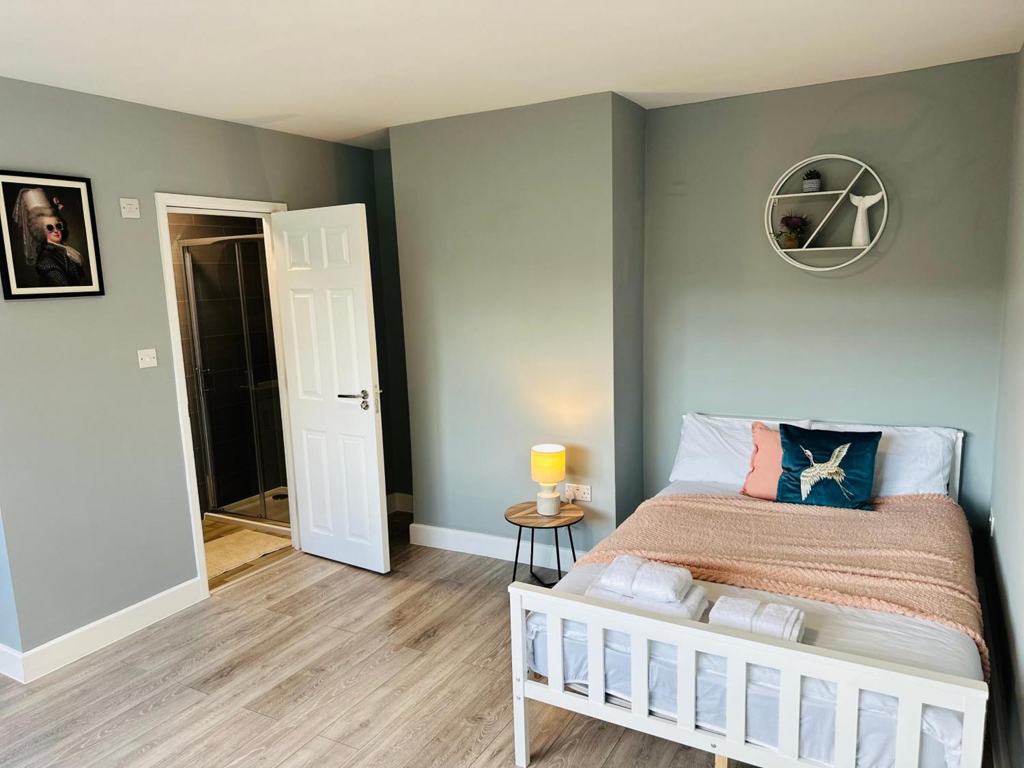 Cosy En-Suite Double Room1 Heathrow Accommodation Northolt  Exteriör bild